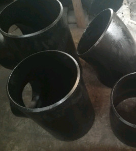 90 OEM 16,9 de la norme ANSI B Sch 40 d'Astm A234 de coude de degré en stock